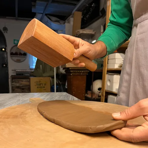 Vista 2 de MakeMake Herramientas Mazo de arcilla de madera hecho a mano 20oz Mazo de cerámica Mazo de cerámica
