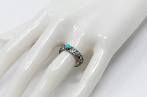 Vista 2 de Arizona Mined Turquoise Anillo Flor Patrón Vintage Plata