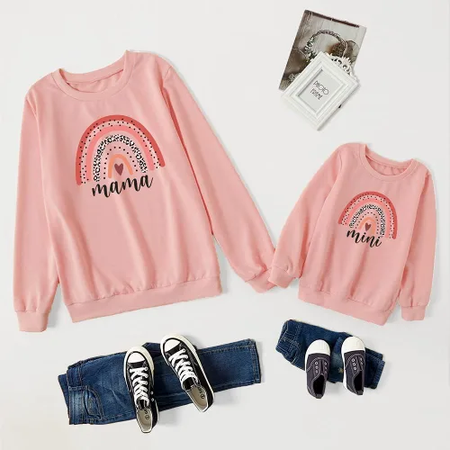 Vista 2 de Mommy and Me - Trajes a juego con estampado de arcoíris, camiseta de manga larga, ropa de otoño, Arco iris