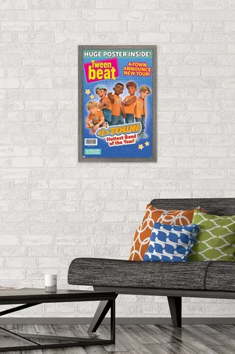 Vista 2 de Trends International Disney Pixar Turning Red - Póster de pared de 4 pueblos Tween Beat, 14.725 x 22.375 pulgadas, versión enmarcada de madera