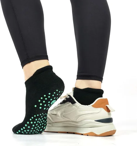 Vista 7 de Calcetines de agarre para pilates, yoga, hospital, barra, calcetines deportivos acolchados para mujer, antideslizantes, regalos de 2 a 4 pares