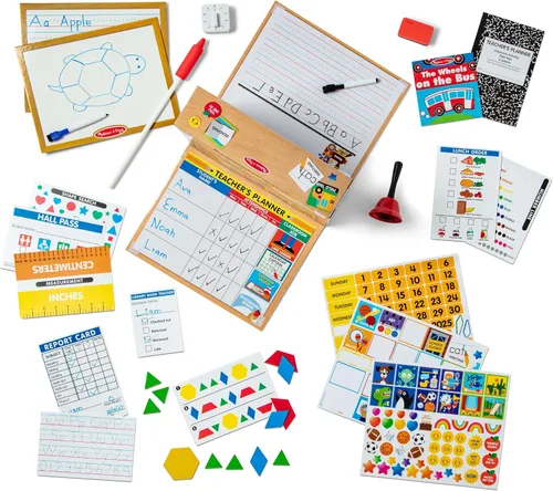 Vista 5 de ¡Melissa & Doug, hora de clases! Juego de aula de clases, puedes ser profesor o estudiante.