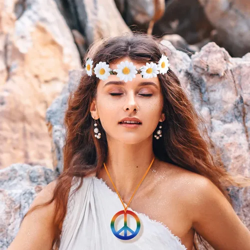 Vista 5 de CHRORINE Juego de 48 accesorios de disfraz hippie para mujeres y hombres incluye diadema hippie suministros de fiesta para decoraciones de fiesta