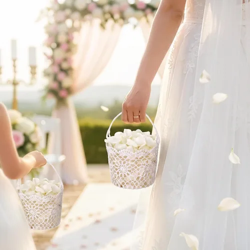 Vista 5 de WILLBOND 4 cestas blancas para niña de las flores con asa para ceremonia de boda, 5.9 x 4.72 x 4.33 pulgadas