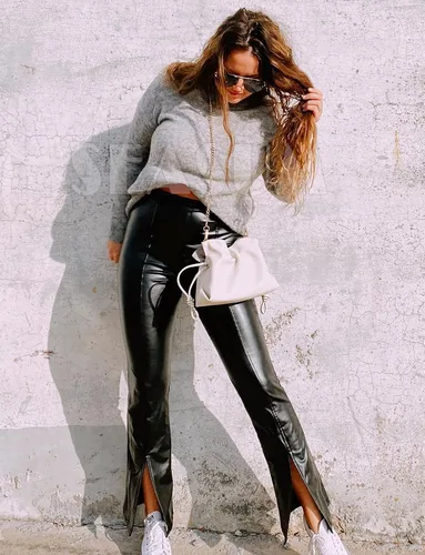 Vista 2 de SEASUM - Leggings de cuero sintético para mujer, pantalones elásticos, de cintura alta y realce de glúteos, pantalones sexis color negro