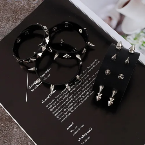 Vista 4 de Manfnne - Pulsera de cuero punk, gótica, con joyas de roca tachonadas de metal