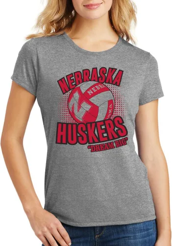 Vista 31 de CornBorn Elige tu diseño: camisetas prémium de voleibol de Nebraska para mujer