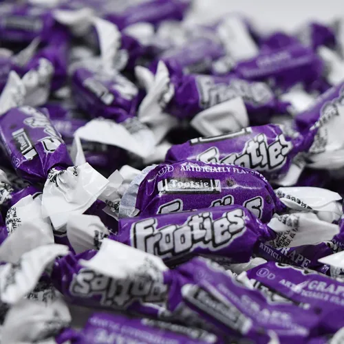 Vista 6 de Tootsie Roll Frooties Grape Chewy Candy, 360 Count, 38.8oz Bag