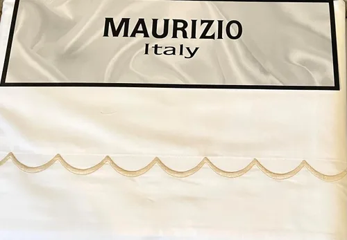 Vista 3 de Maurizio Italy - Juego de sábanas de 4 piezas, 100% algodón, color blanco brillante, con ondas bordadas elevadas cerca del dobladillo