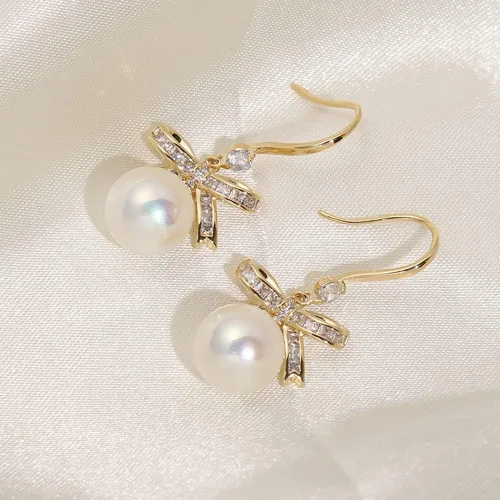 Vista 4 de MIKAMU Aretes de lazo de oro de 14 quilates para mujer, circonita cúbica, chapados en oro, delicados aretes de perlas para mujer, joyería de regalo