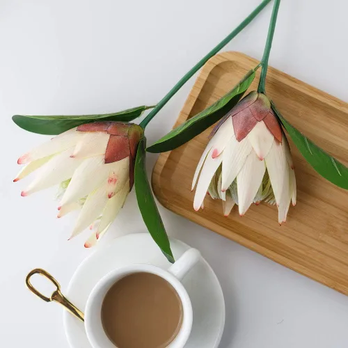 Vista 3 de Flores artificiales de seda falsa, Protea Cynaroides, arreglos florales de plástico, ramo de decoración para centros de mesa de boda, 3 piezas