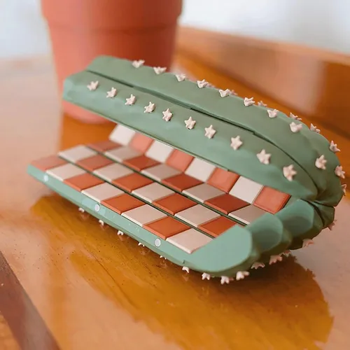 Vista 4 de Cactichess - Juego de ajedrez de cactus enrollable avanzado, tablero de ajedrez con temática de cactus, juego de ajedrez portátil impreso en 3D