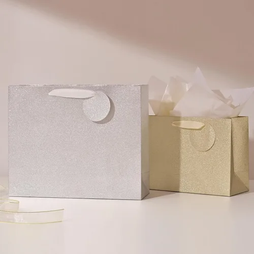 Vista 9 de PAPER FAIR 12 piezas surtidas de bolsas de regalo metálicas doradas plateadas con purpurina a granel con etiqueta, tamaño L 12.5' M 9