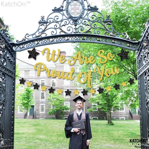 Vista 8 de KatchOn, Cartel con texto en inglés «We are So Proud of You» – Cartel de graduación con purpurina, guirnalda de graduación, decoraciones