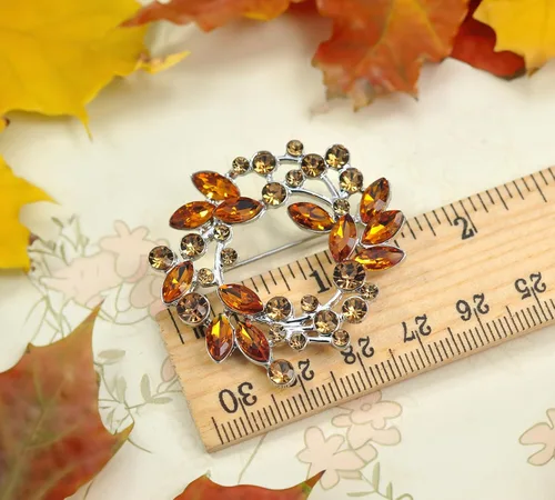Vista 2 de Gyn&Joy Broche de cristal transparente de la corona floral del Rhinestone BZ005