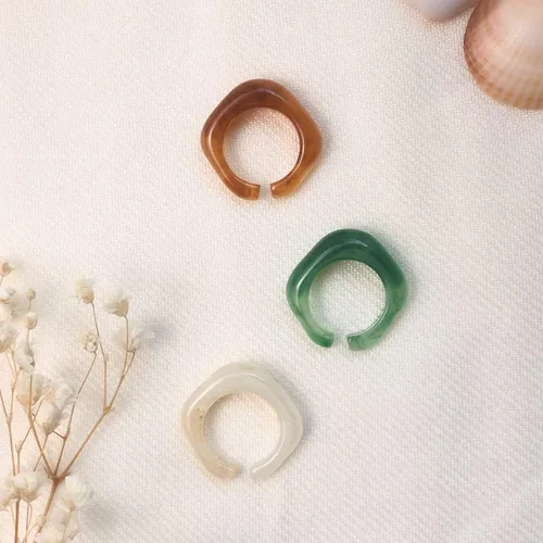 Vista 5 de Viva Joya 24-30 anillos de resina, anillos de plástico acrílicos para mujeres y adolescentes, joyería gruesa y estética, colorida y apilable