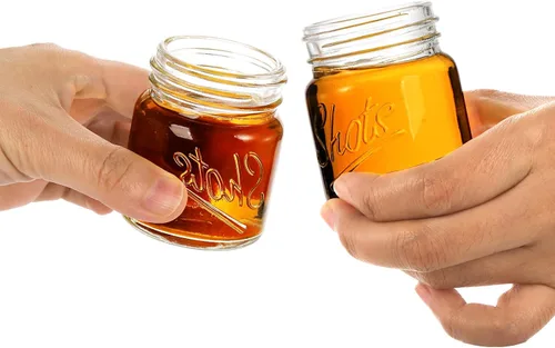 Vista 4 de Lawei Paquete de 24 vasos de chupito de 2 onzas, mini tarros de masón, vasos de chupito transparentes, vasos pequeños para vodka, whisky, tequila