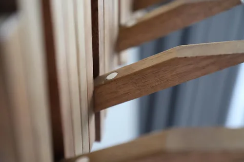 Vista 6 de Perchero de Piano de Madera Natural Montado en la Pared Perchero de Pared Gancho de Pared Abatible con 5 Ganchos Gancho de Pared para Entrada