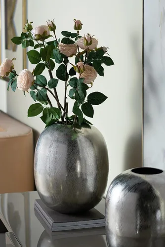 Vista 9 de A&B Home - Jarrón de aluminio plateado con acabado metálico, jarrón decorativo con rayas plateadas, objeto de decoración perfecto para consola, mesa