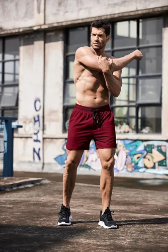 Vista 2 de COOFANDY Pantalones cortos deportivos para correr para hombre de 5 pulgadas, paquete de 2 pantalones cortos de entrenamiento para gimnasio