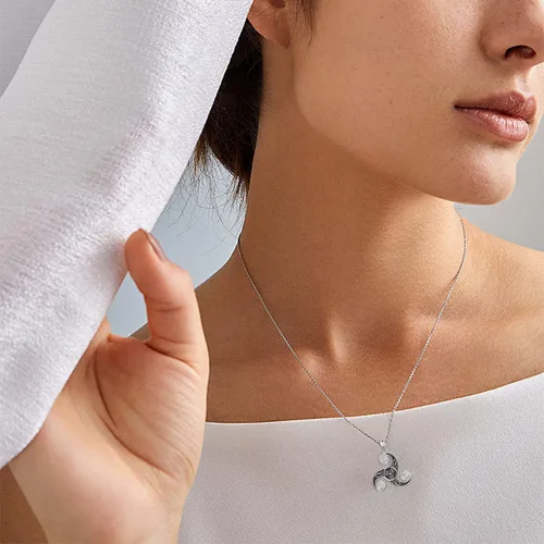 Vista 2 de Collar celta de plata de ley con nudo celta irlandés, nudo de amor, nudo triquetra, collar de Claddagh para mujer