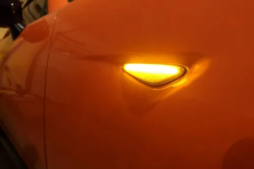 Vista 5 de iJDMTOY Kit de Luces LED Marcadoras Laterales Frontales Secuenciales Dinámicas de Parpadeo/Flujo Ámbar con Lente Ahumada Compatible con Mazda MX-5