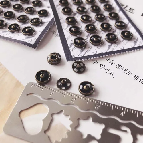 Vista 6 de 48 botones de cierre de metal, mini botones a presión para coser, botones de presión para ropa de muñeca, accesorios de costura para ropa