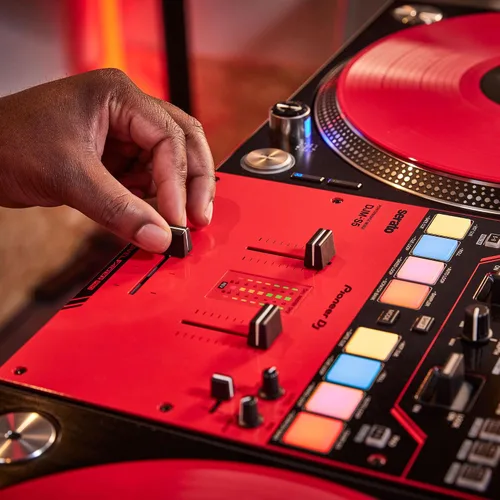 Vista 20 de Pioneer DJ DJM-S5 Mezclador de 2 canales para Serato DJ, rojo/negro