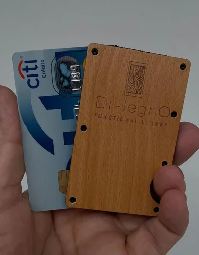 Vista 4 de Billetera delgada de madera recicladatarjetero con clip para dinero, bloqueo RFID, Madera de cerezo, Madera
