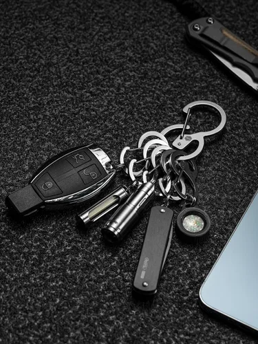 Vista 6 de KeyUnity Mosquetón de acero inoxidable, mini clips, llavero organizador para llaves, linterna, cuchillo plegable y silbatos