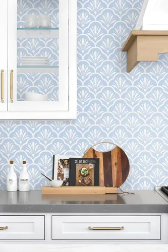 Vista 3 de Guvana Papel tapiz geométrico de 17.32 x 118 pulgadas, papel tapiz azul para despegar y pegar, papel de contacto de enrejado azul y blanco, papel