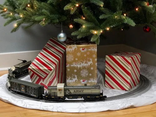 Vista 12 de Lionel Army Freight Electric O Gauge Bluetooth 5.0 Set de Tren Eléctrico con Control Remoto