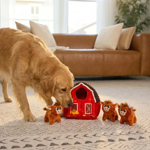 Vista 5 de Outward Hound Hide-A-Cow - Juguete para perro, rompecabezas interactivo 2 en 1 de peluche con granero y 3 vacas chirriantes de las tierras altas
