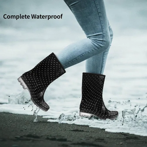 Vista 30 de DKSUKO Waterproof Womens Rain Boots insulated,Lightweight Rubber fashion Boots in Gardening,Warm and Comfortable Wide Calf Rain Boots with Glossy in