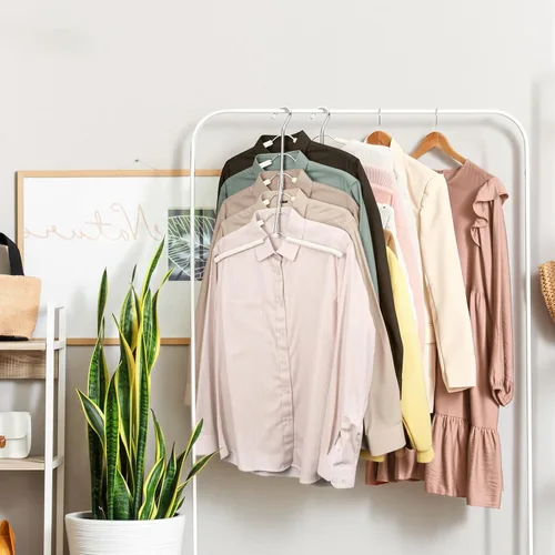 Vista 3 de Perchas de ropa que ahorran espacio, 6 niveles antideslizantes para camisas Beige
