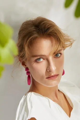 Vista 3 de Aretes de bola de rafia boho para mujer, aretes redondos de rafia Joyería de vacaciones de verano en la playa