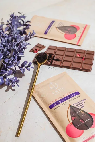 Vista 3 de Urth Essence Barras de chocolate veganas sin azúcar Chocolate Keto Alimento apto para dietas cetogénicas sin lácteos Alimentos saludables