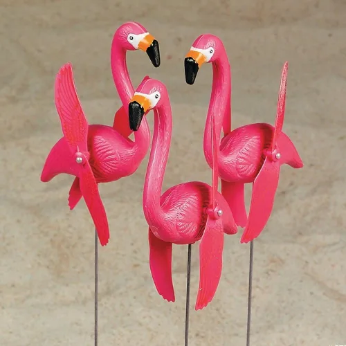 Vista 3 de Fun Express Juego de 6 adornos de mini flamencos rosados para patio, molinillos de viento para exteriores con alas giratorias, regalos de decoración