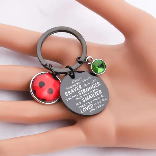 Vista 4 de BAUNA Llavero de mariquita para mejor amiga, regalo de amistad, Always Remember You're Braver Than You Believed, joyería con dije de cosplay