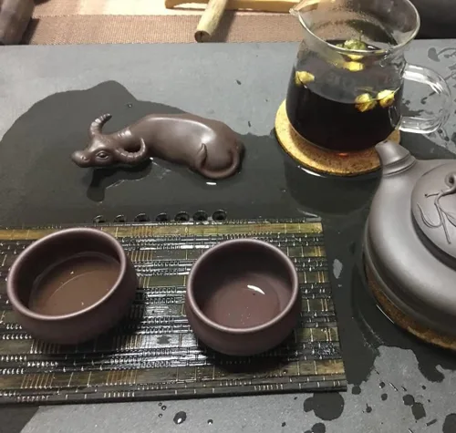 Vista 4 de Figura creativa de ganado de arcilla morada para mascotas, accesorios de ceremonia de té hechos a mano para el hogar y decoración de mesa de té (B)