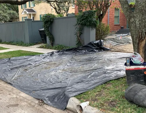 Vista 4 de Rollo de láminas de plástico negro de 6 mil, 20 x 100 pies, barrera de vapor de polietileno resistente para espacio de arrastre, losa de hormigón