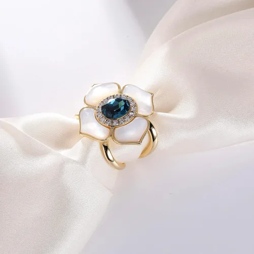 Vista 4 de Anillo de bufanda chapado en oro de cobre con forma de lazo de circonita para mujer, Cobre, Gema de circonia