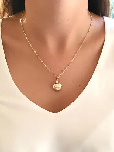 Vista 9 de LESLIE BOULES Collar con medalla de San Benito chapado en oro de 18 quilates para mujer, joyería religiosa