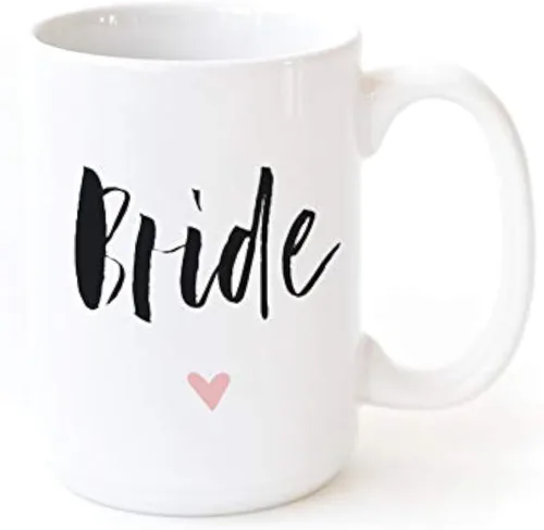 Vista 5 de The Cotton & Canvas Co. Taza de café de cerámica de la boda de la mejor dama de honor de la historia. Regalo de fiesta nupcial