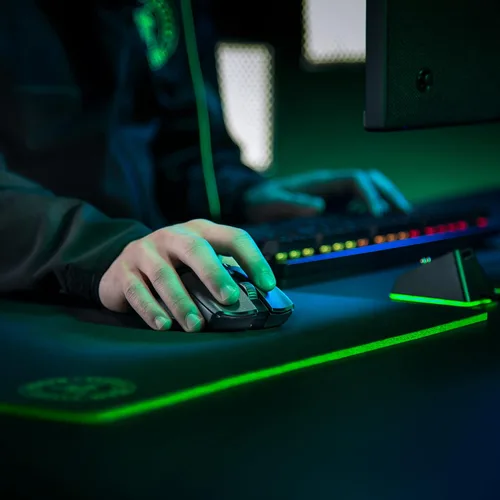 Vista 7 de Razer Viper Ultimate Hyperspeed - Mouse inalámbrico para juegos y base de carga RGB (renovado)