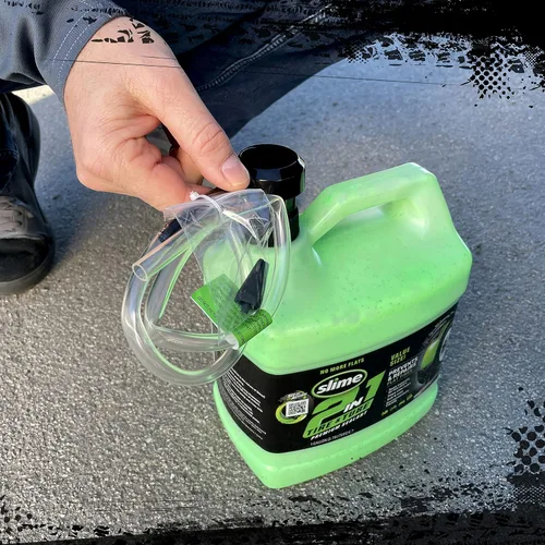 Vista 3 de Slime 10207 Sellador de reparación de pinchazos 2 en 1 para neumáticos y tubos, 2 en 1, premium, prevención y reparación, adecuado para todos