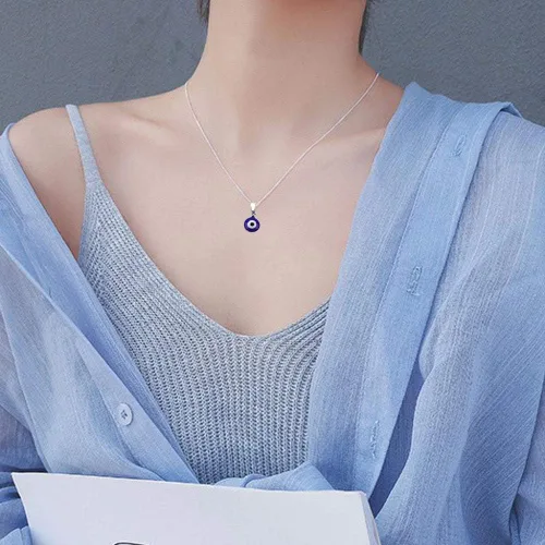 Vista 6 de RUIZHEN - Collar con dije plateado con cristal de mal de ojo, con cordón de cuero, collar con ojos azules