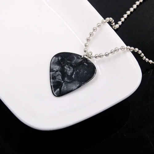 Vista 3 de Eddie - Collar con colgante de guitarra extraña cosa de terror para hombres y niños, disfraz de Halloween, joyería de Cospaly, regalo para fanáticos