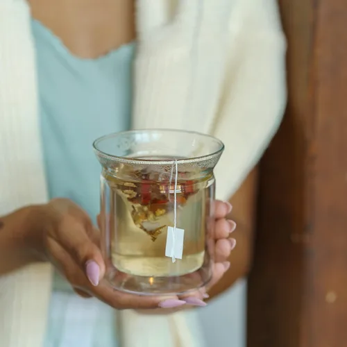 Vista 10 de Mira Té de fertilidad, sin cafeína, 100% orgánico, bayas de Goji y raíz de jengibre ayudan a regular los ciclos, apoya la concepción y promueve