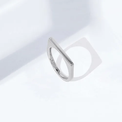 Vista 4 de Tienda Essentials Anillo de barra de plata esterlina chapada en oro de 14 quilates
